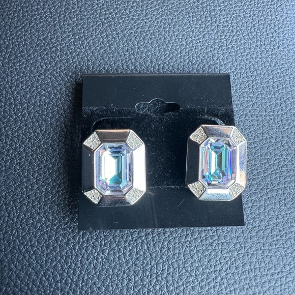 Vintage Christian Dior Aqua Blue crystal clip-on earrings - Picture 2 of 10
